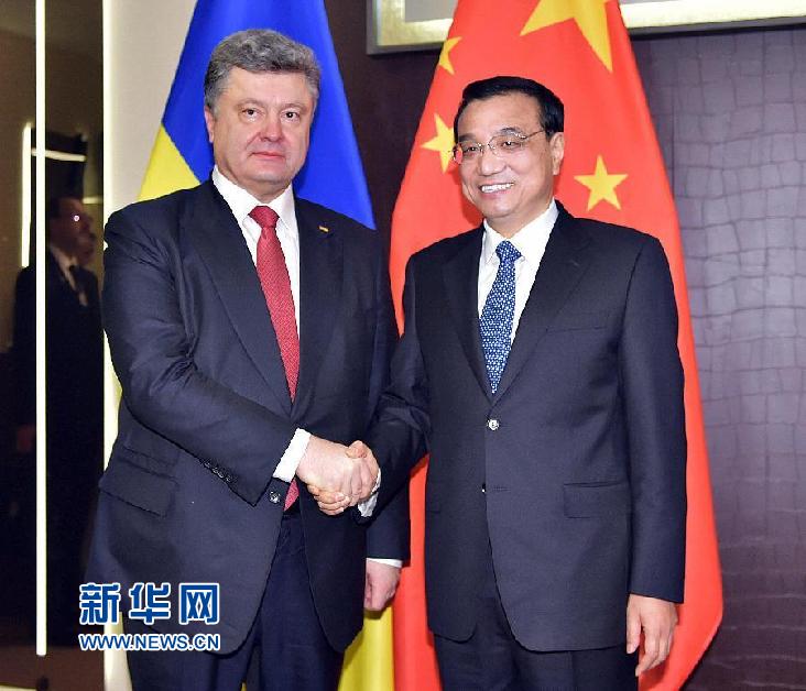 1月21日，中国国务院总理李克强在瑞士达沃斯会见乌克兰总统波罗申科。 新华社记者 李涛 摄