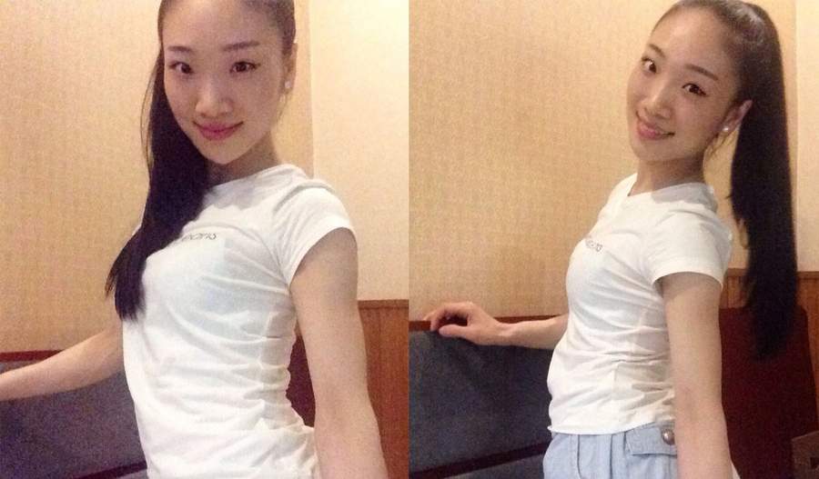中国第一柔术美女对折身体PK西方柔术女王-国际频道-新华网