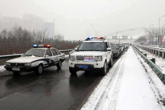 山西交警配路虎越野车 车牌全都是五连号