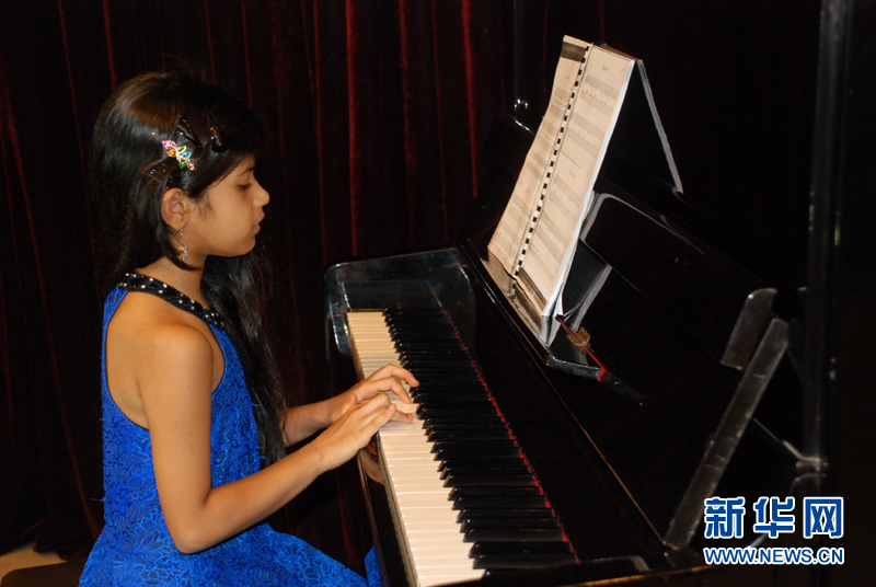 贝宁中国文化中心举办儿童钢琴班演奏会(高清组图)