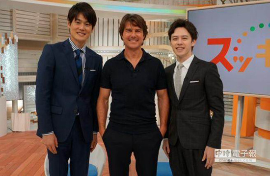 汤姆·克鲁斯拒脱鞋疑因穿增高鞋垫怕露馅(图)