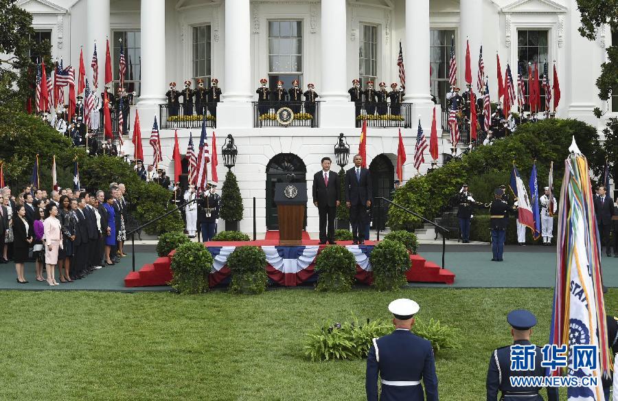 9月25日，美国总统奥巴马在华盛顿白宫南草坪举行隆重仪式，欢迎国家主席习近平对美国进行国事访问。 新华社记者李学仁摄