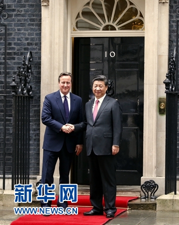 10月21日，国家主席习近平在伦敦唐宁街首相府同英国首相卡梅伦举行会谈。 新华社记者 鞠鹏 摄 