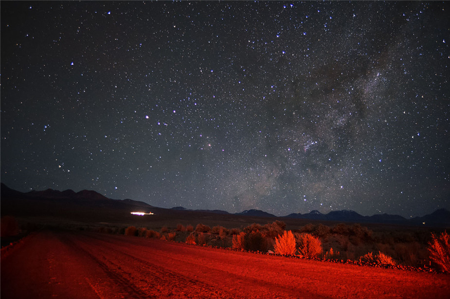 阿塔卡马沙漠夜景 星迹形成漩涡如 星夜 再现 国际频道 新华网