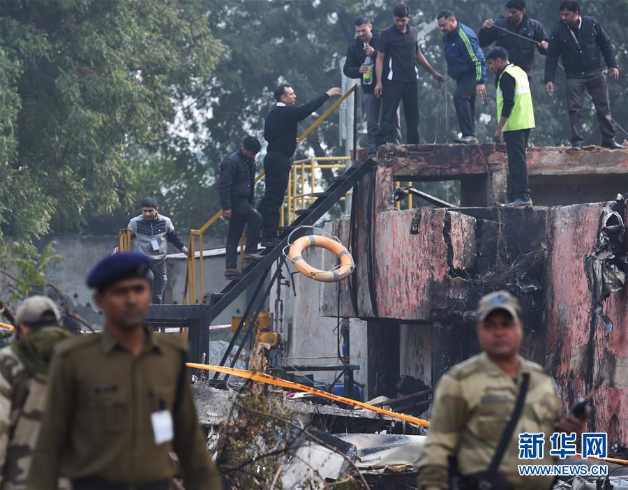 （国际）（2）印度一架军机在新德里坠毁10人遇难