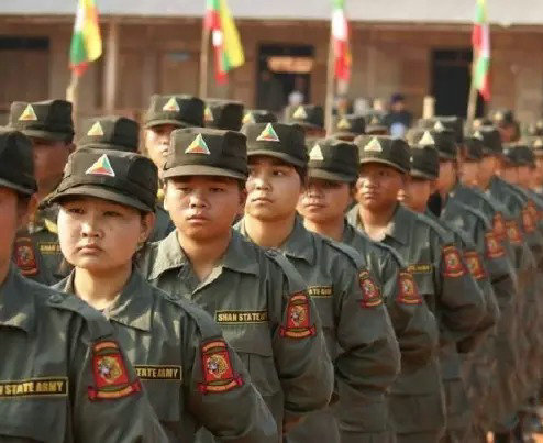 缅甸果敢女兵大量真实照片曝光(组图)