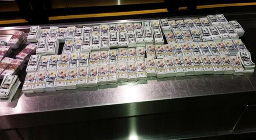 越南夫妇带465万美元“冥币”入美令海关傻眼