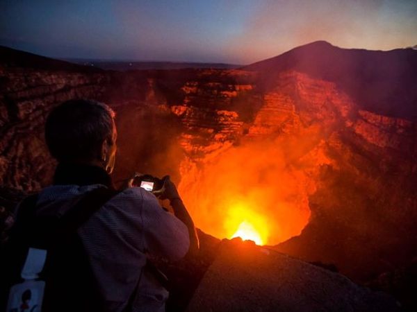与火山有个约会 到尼加拉瓜看岩浆湖 新华网