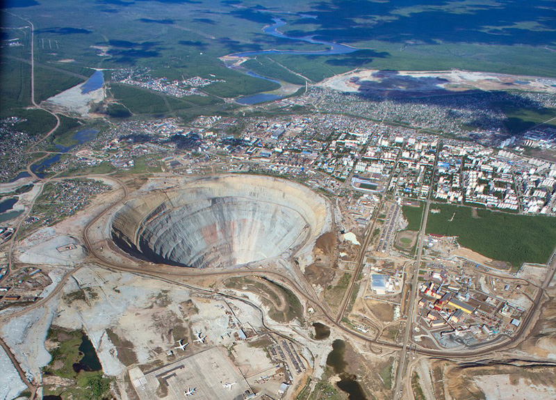 俄钻石矿价值超1000亿 成世界最贵大坑(组图)