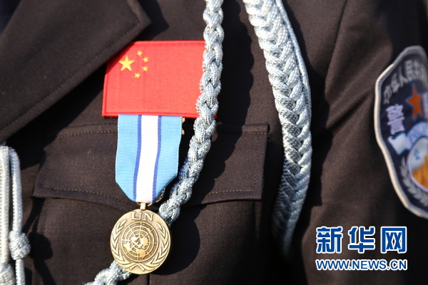 三名中国驻塞浦路斯维和警察荣获和平勋章(组图)