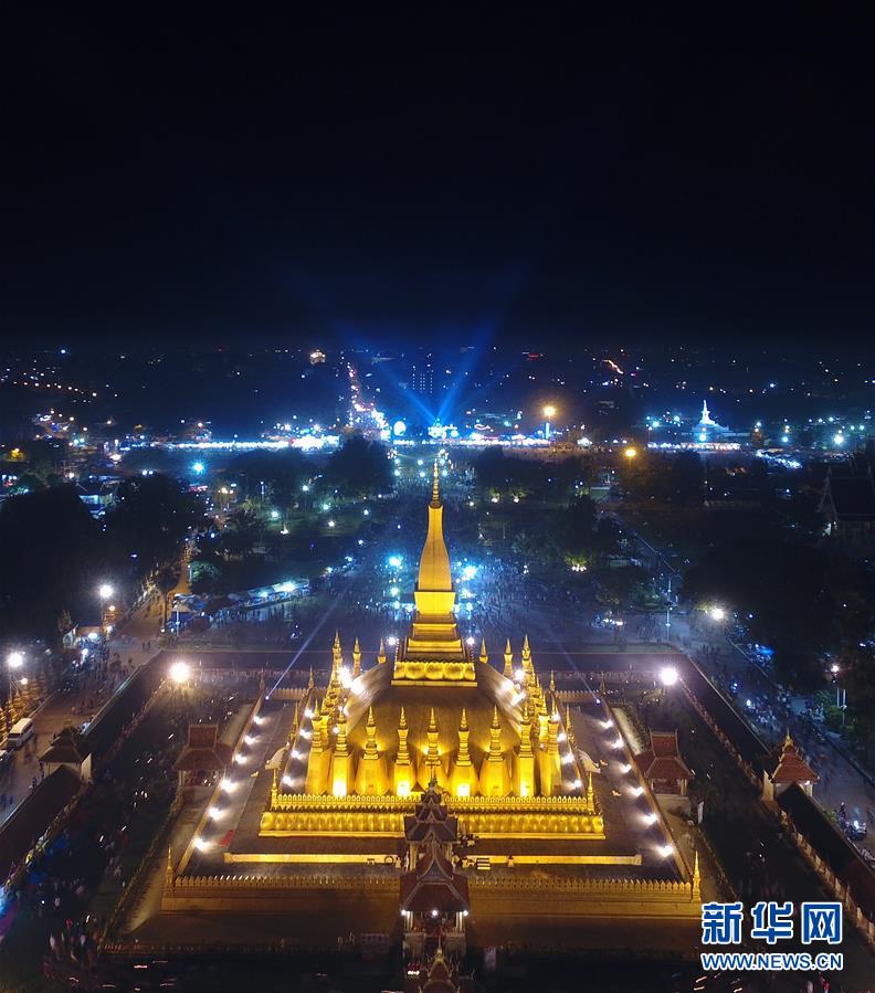 （新华网）（2）航拍老挝佛教圣地——塔銮夜景