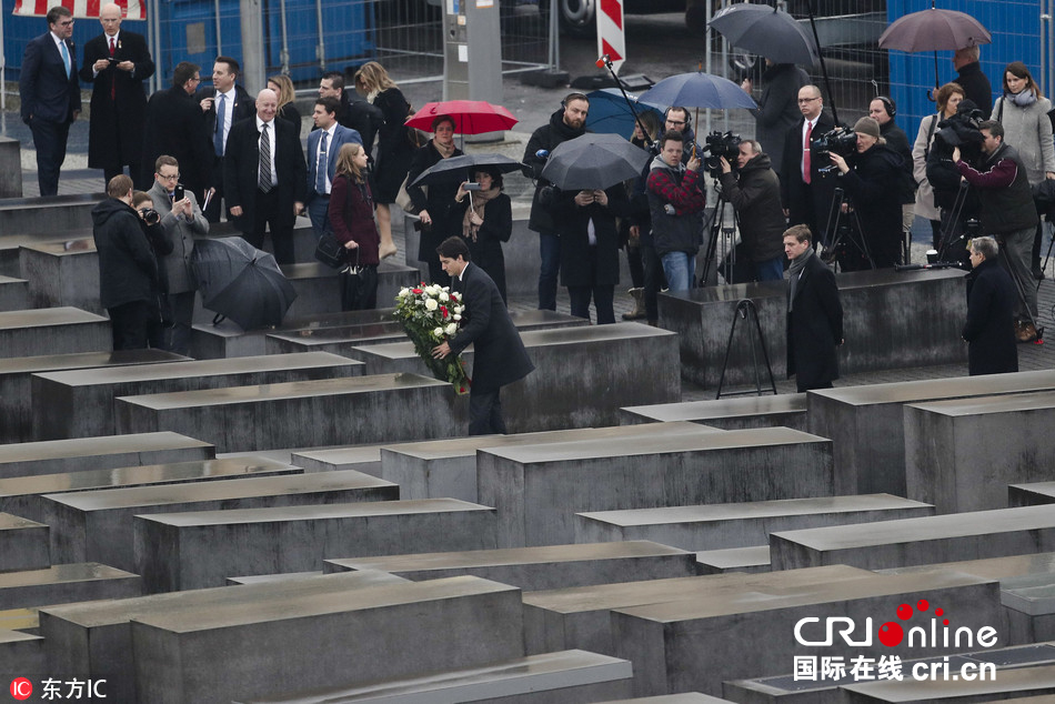 德国柏林,加拿大总理贾斯汀-特鲁多探访大屠杀纪念馆并向遇害的犹太人