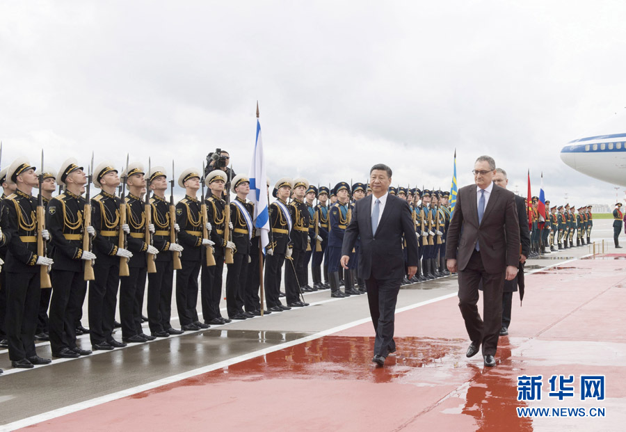 7月3日，国家主席习近平乘专机抵达莫斯科，开始对俄罗斯联邦进行国事访问。这是习近平出席机场欢迎仪式。 新华社记者 李学仁 摄