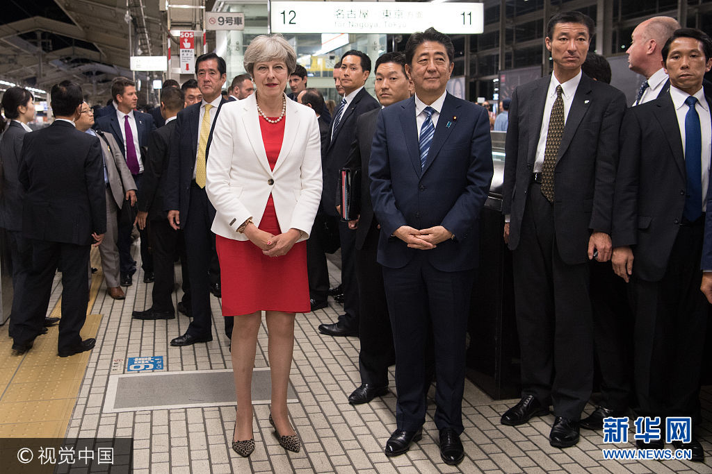 特雷莎·梅访问日本 与安倍一起乘坐新干线(组图)