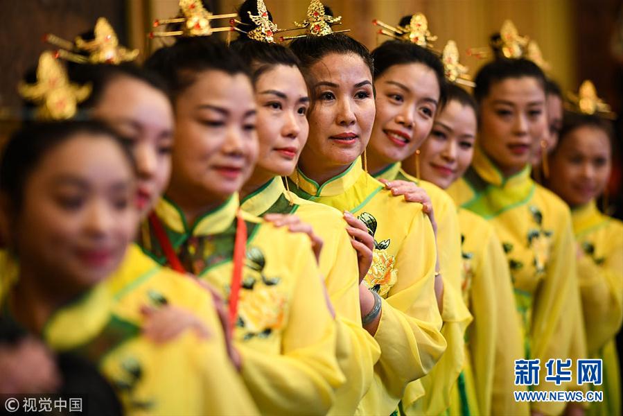 英国华人庆祝春节 中国特色文化元素引人注目