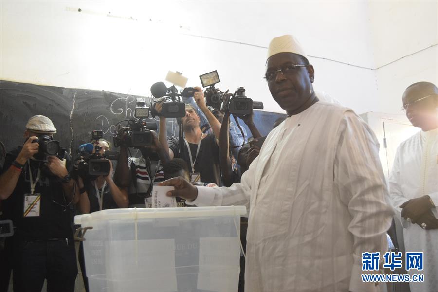 （国际）初步结果显示马基·萨勒连任塞内加尔总统