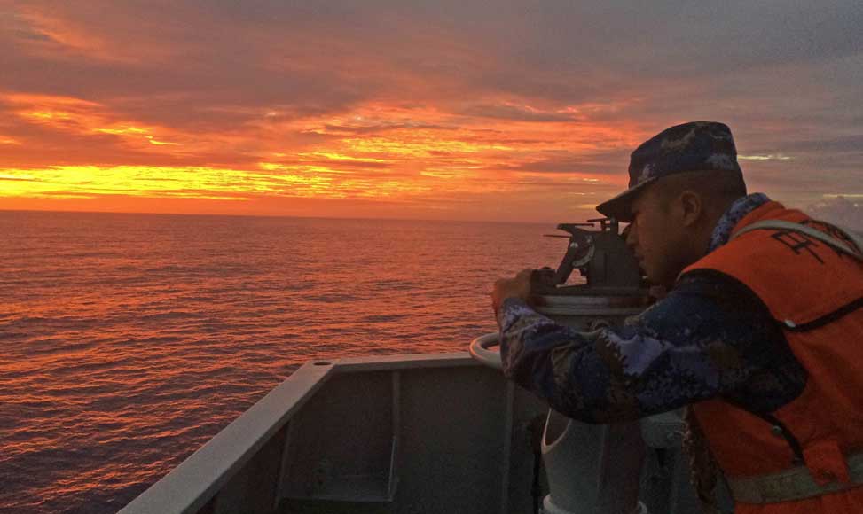 海军井冈山舰抵南印度洋新任务区开始搜索