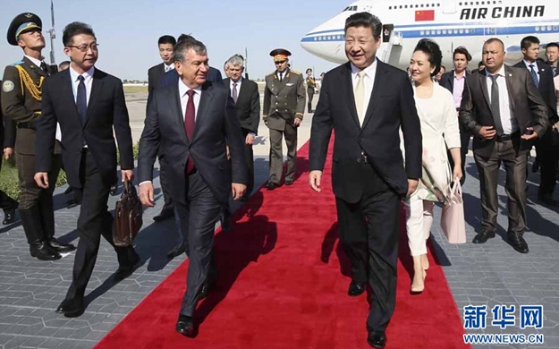 习近平开始对乌兹别克斯坦进行国事访问并出席上合峰会