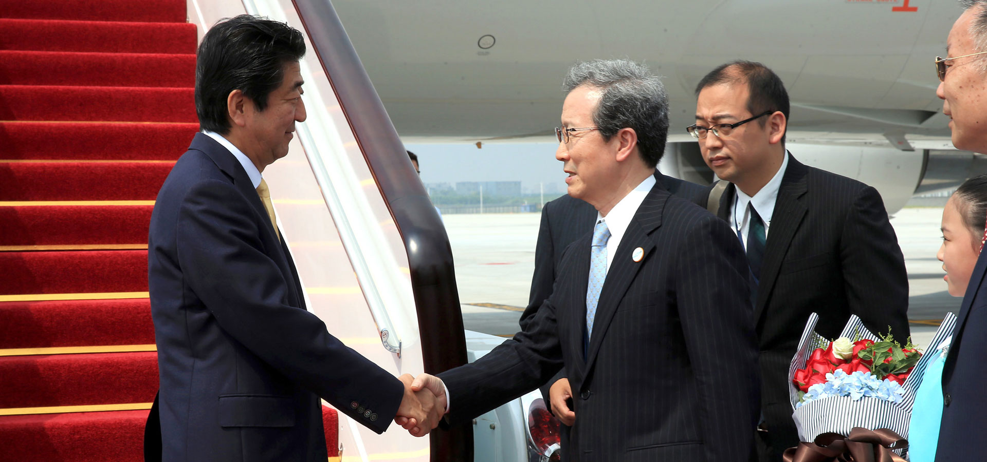 日本首相安倍晋三抵达杭州