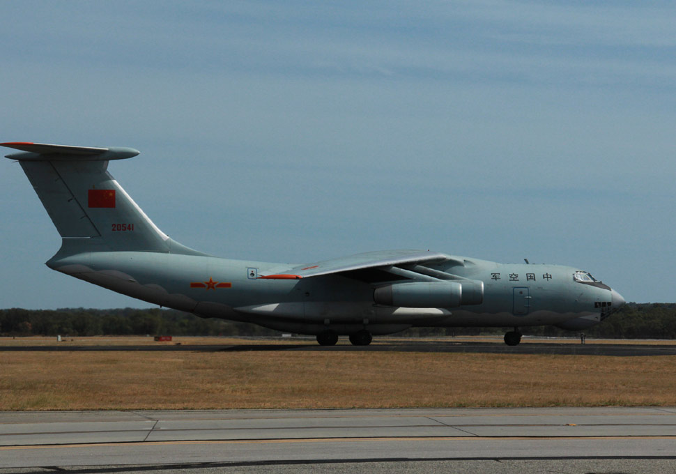 中国空军飞机抵达珀斯