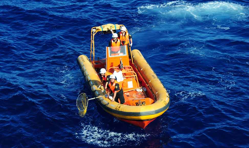 “海巡01”轮继续在澳方通报疑似水域搜寻