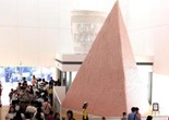 世界最大桶装方便面金字塔亮相日本（组图）