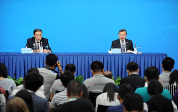中国代表团商务部副部长王受文举行新闻发布会（高清组图）