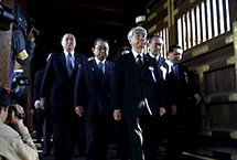 靖国神社春祭第二日 一批日本议员参拜(图)