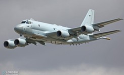 日本P-1反潜机在英国亮相飞行 与P-8A竞争大单