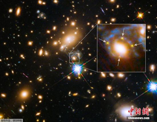 资料图:2015年3月5日,NASA发布了哈勃太空望远镜拍摄的MACS J1149.6+2223星系团照片。